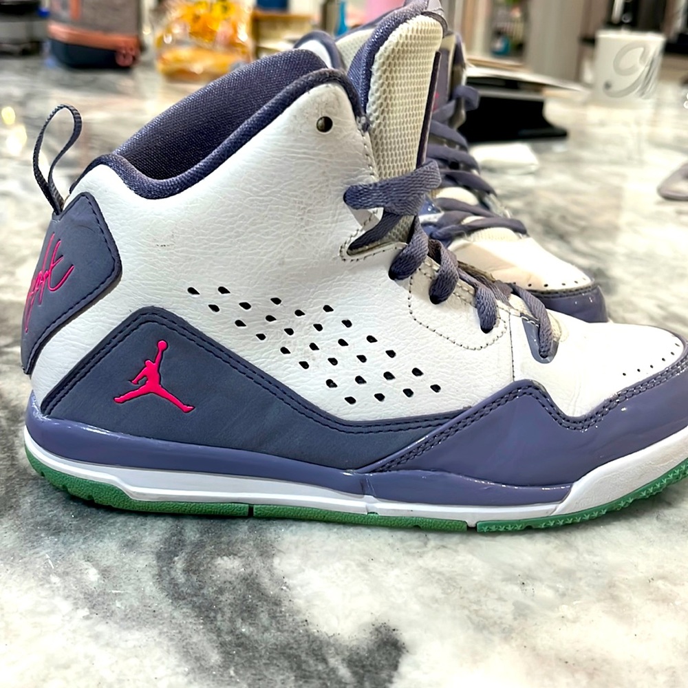 Girls Air Jordans - Size Y1